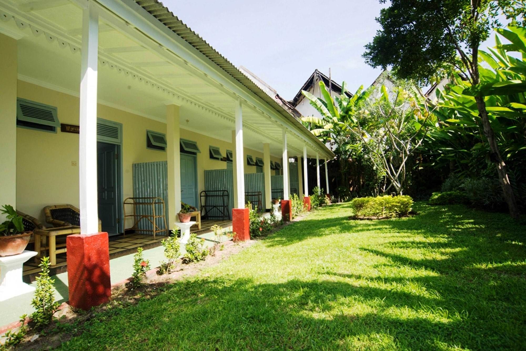 Sendok Hotel Mangsit Exterior photo